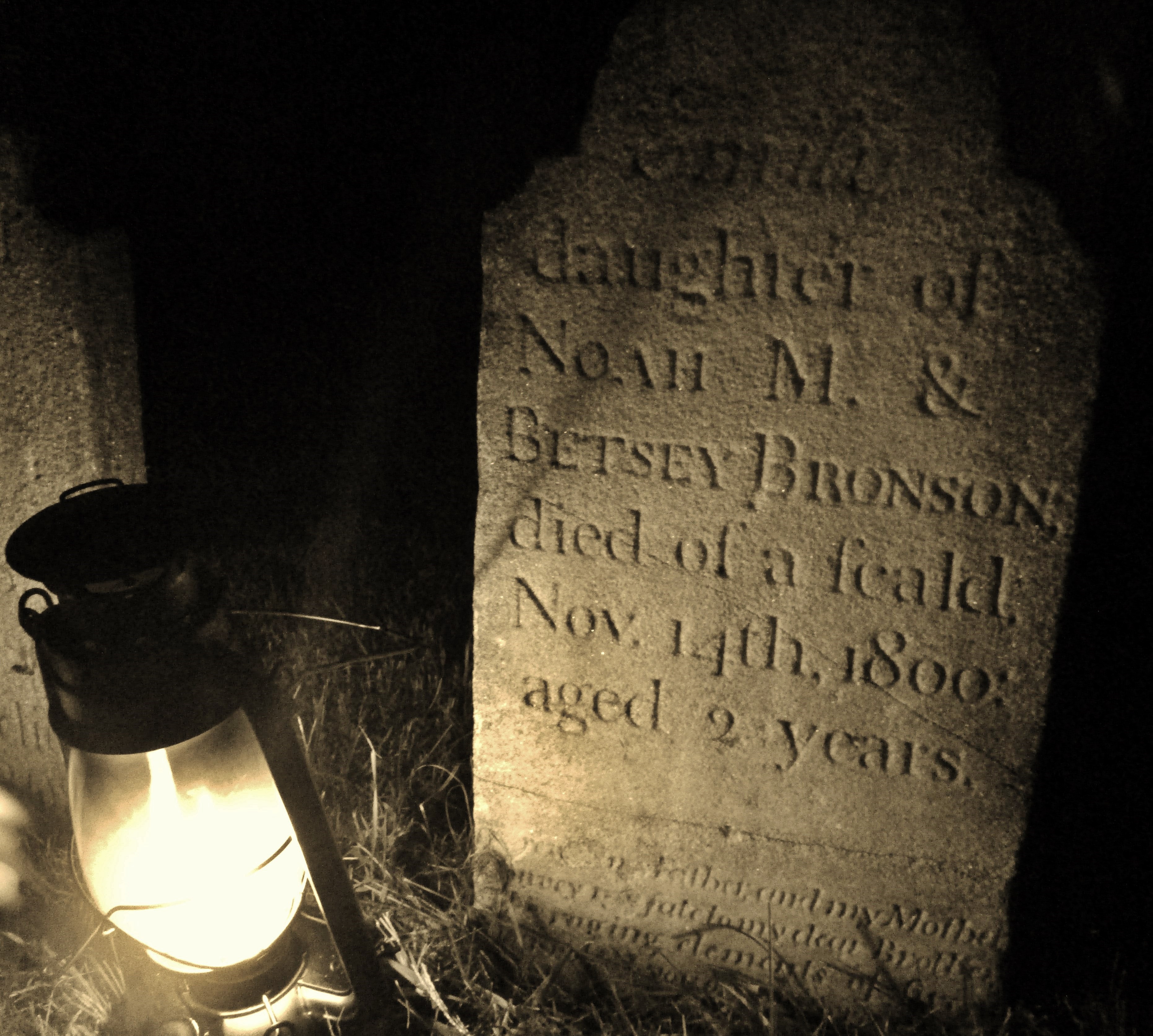 Lantern Tour of the Plymouth Burying Ground and the Underground